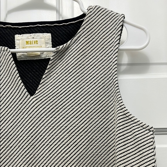 Maeve Black and White Textured Knit Sleeveless V Neck Blouse - Size Small - Picture 3 of 13